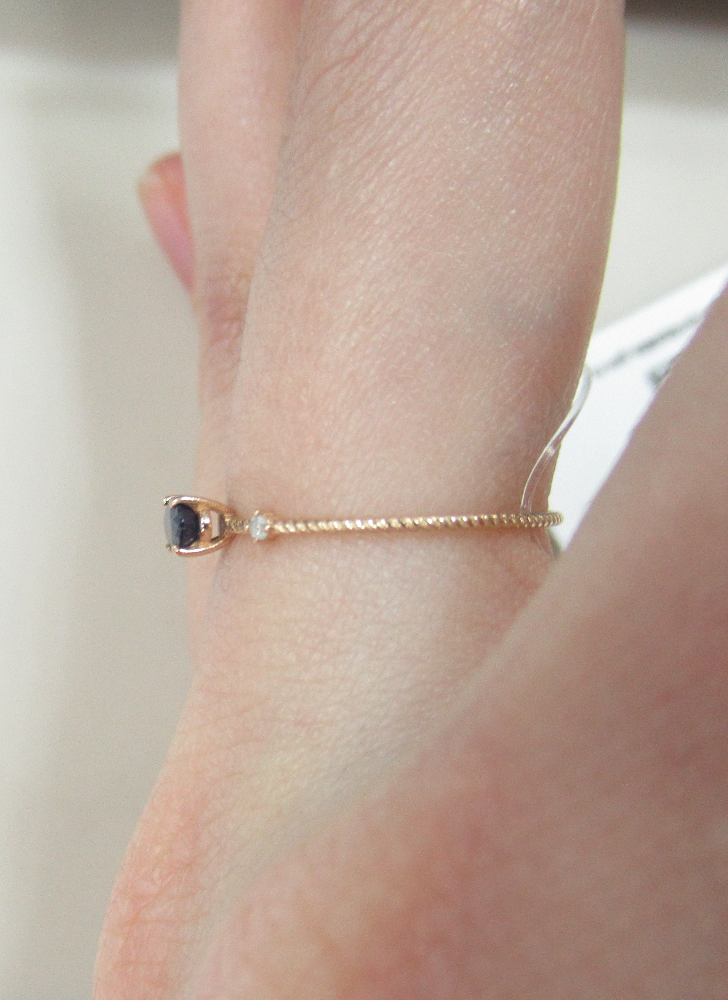 Кольцо из золота с сапфиром